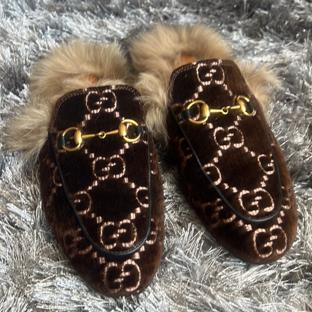 Gucci Brown Velvet Slippers with Gold Accents - Picture 7 of 7